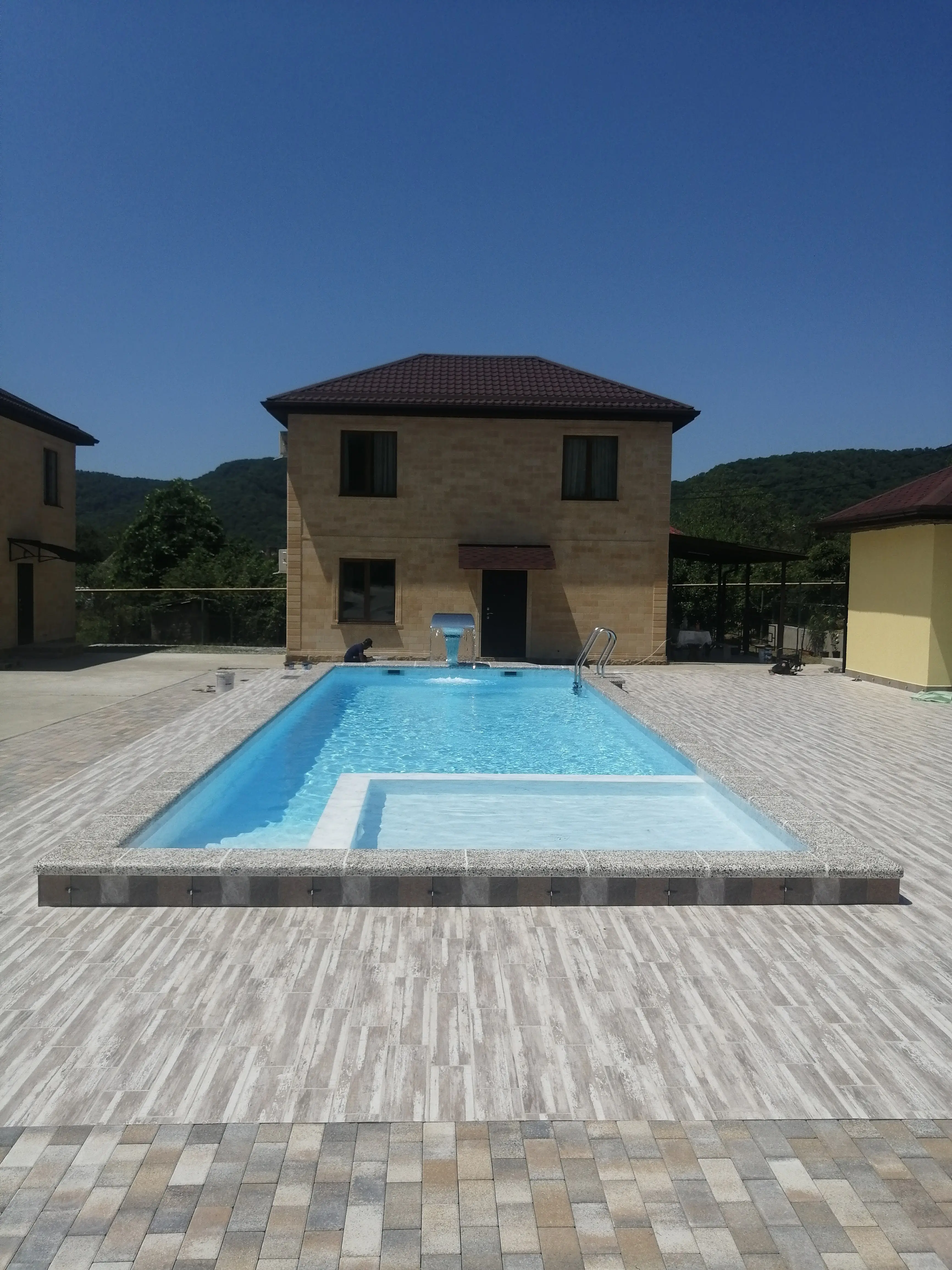 Бассейн на даче, Лазаревское